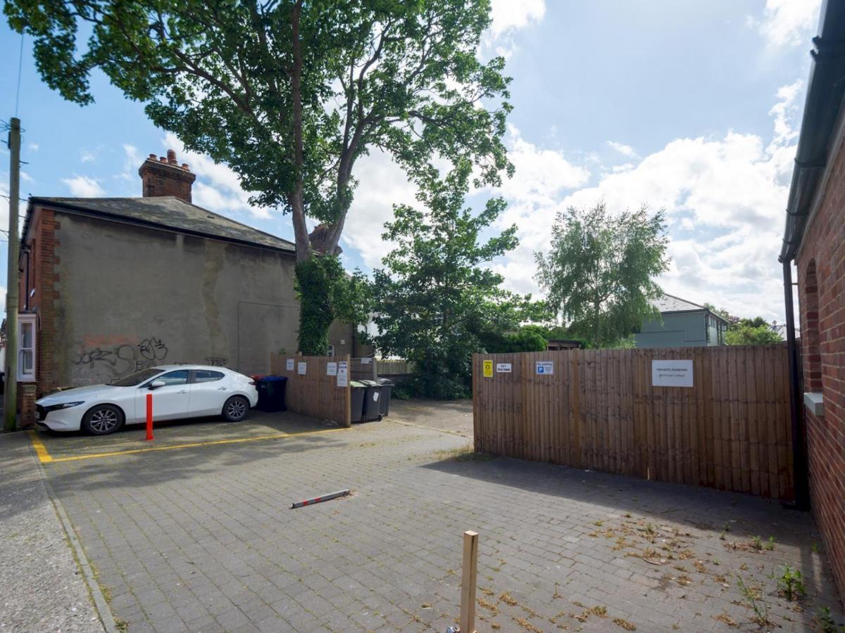 Pass The Keys Perfect 1-Bed Base In Canterbury With Parking Exterior photo